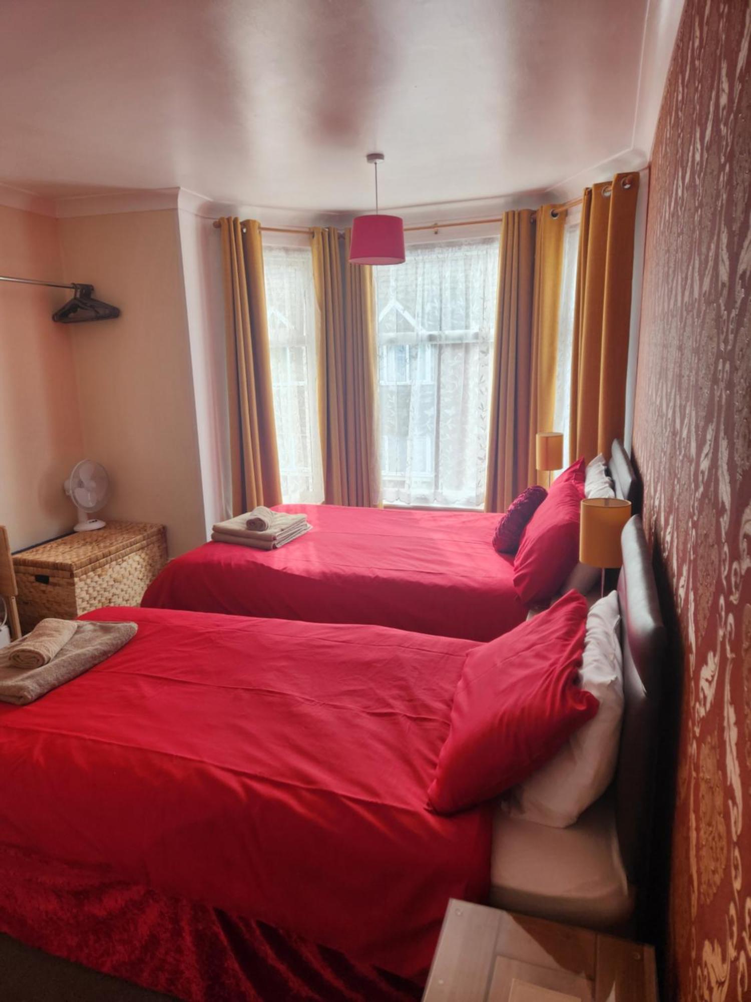 Twin Palms Guesthouse Грейт-Ярмут Экстерьер фото