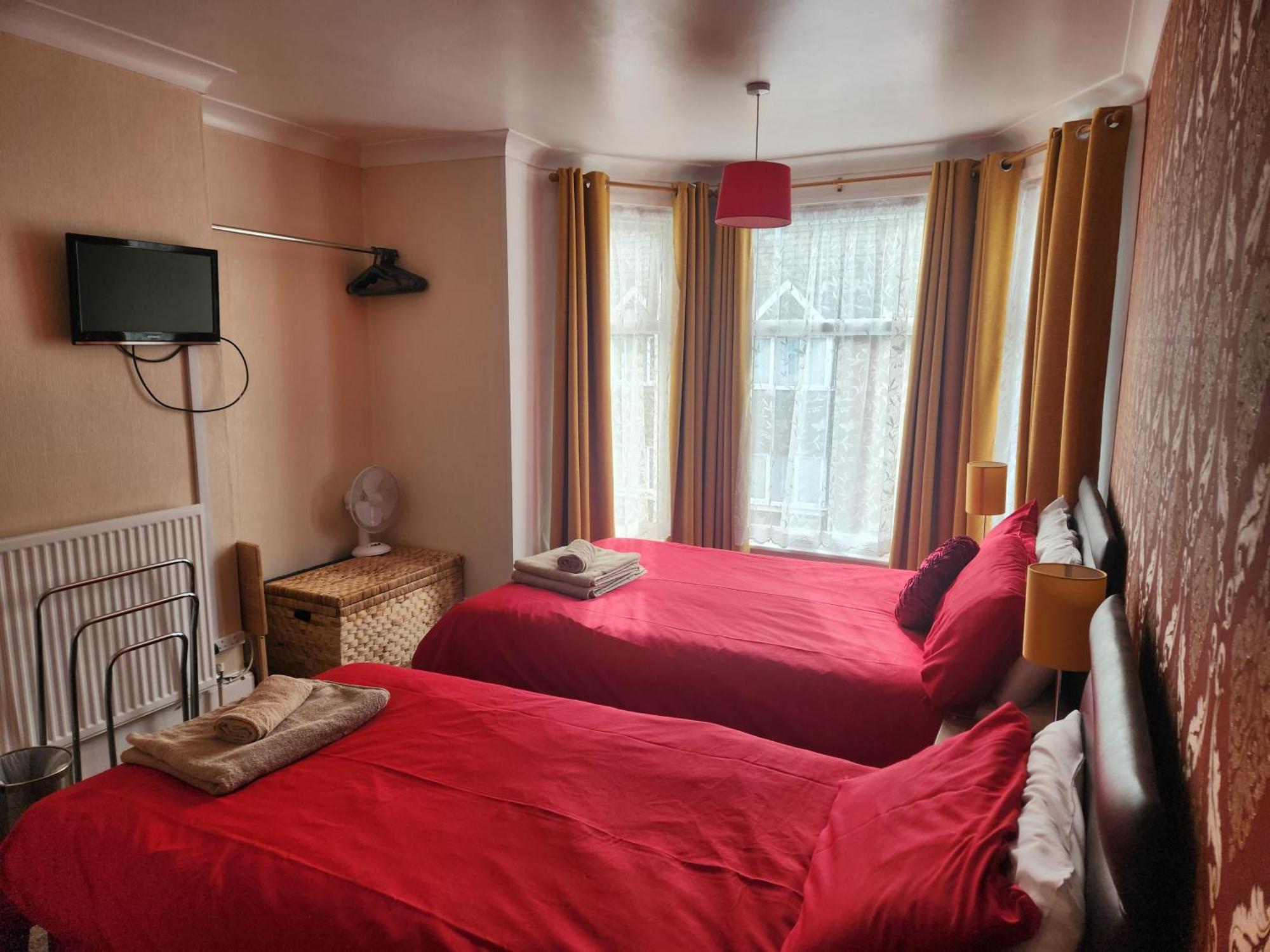 Twin Palms Guesthouse Грейт-Ярмут Экстерьер фото